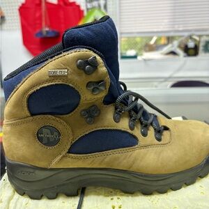 Brown Merrill hiking boots size 8